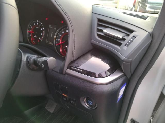 TOYOTA VELLFIRE 2018 Image 31