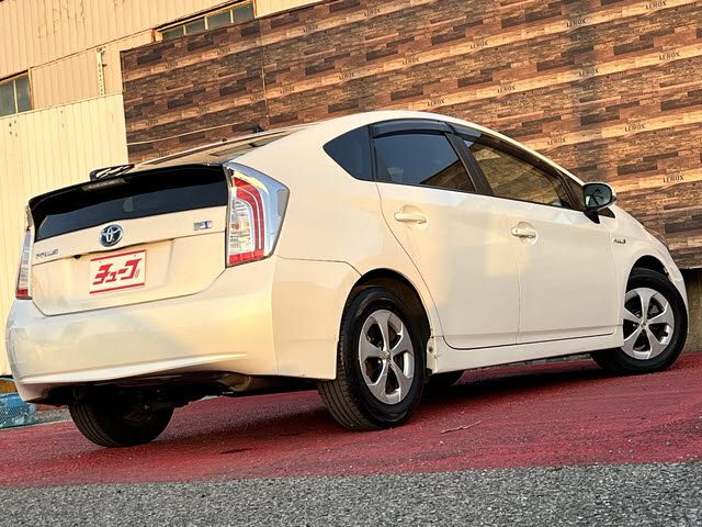 TOYOTA PRIUS 2013 Image 31