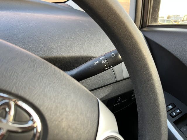 TOYOTA PRIUS 2013 Image 31