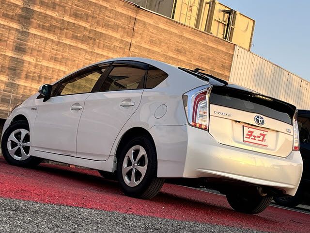 TOYOTA PRIUS 2013 Image 31