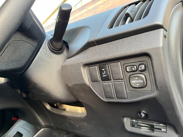 TOYOTA PRIUS 2013 Image 31