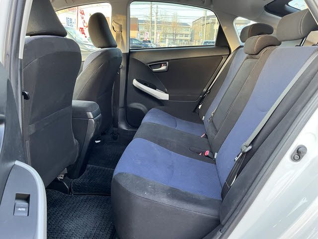 TOYOTA PRIUS 2013 Image 31