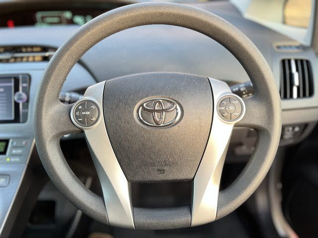 TOYOTA PRIUS 2013 Image 31