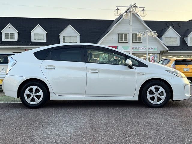 TOYOTA PRIUS 2013 Image 31