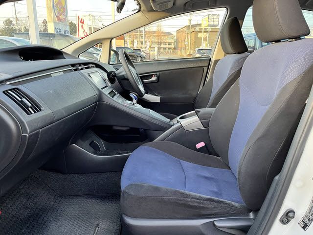 TOYOTA PRIUS 2013 Image 31