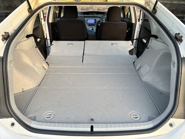 TOYOTA PRIUS 2013 Image 31