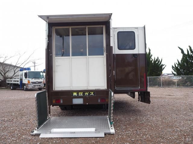 HINO DUTRO 2001 Image 31