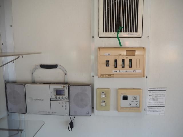 HINO DUTRO 2001 Image 31