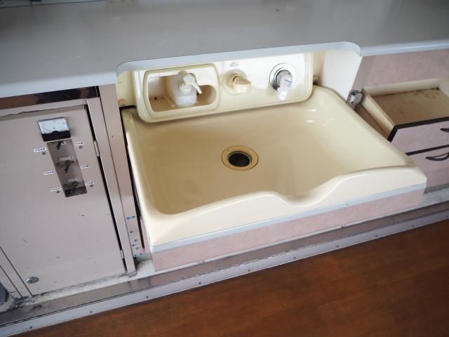 HINO DUTRO 2001 Image 31