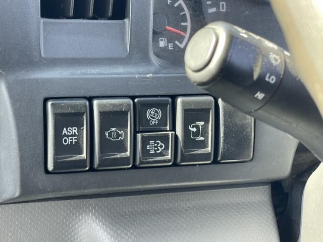 ISUZU ELF 2018 Image 31