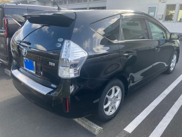 TOYOTA PRIUS ALPHA 2011 Image 31