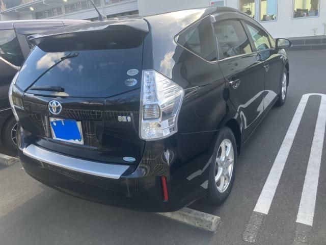 TOYOTA PRIUS ALPHA 2011 Image 31