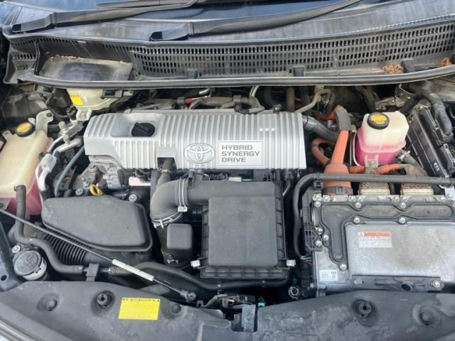 TOYOTA PRIUS ALPHA 2011 Image 31