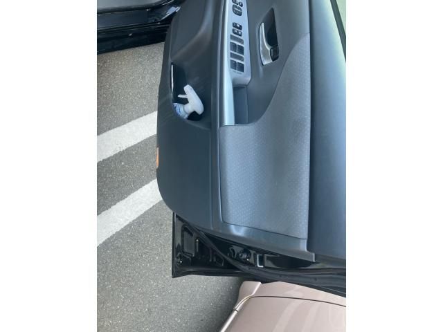 TOYOTA PRIUS ALPHA 2011 Image 31