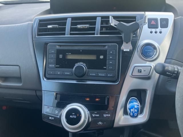 TOYOTA PRIUS ALPHA 2011 Image 31