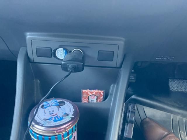 TOYOTA PRIUS ALPHA 2011 Image 31