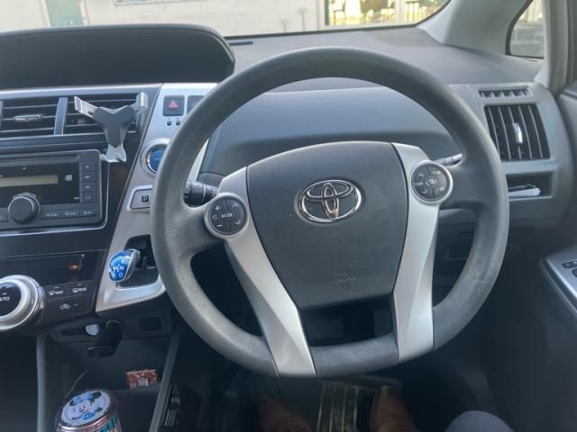 TOYOTA PRIUS ALPHA 2011 Image 31