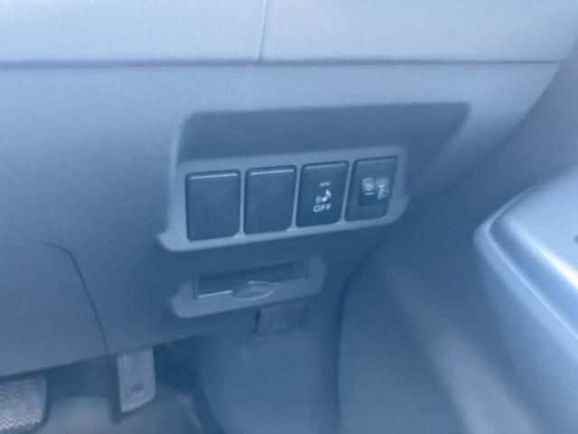 TOYOTA PRIUS ALPHA 2011 Image 31