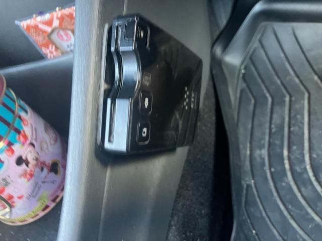 TOYOTA PRIUS ALPHA 2011 Image 31