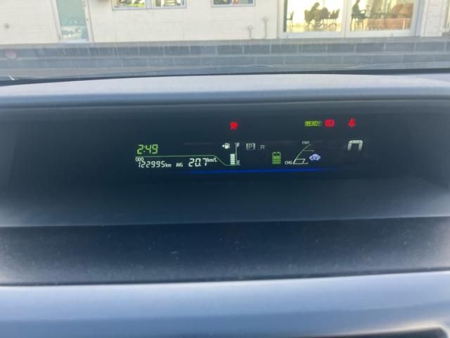 TOYOTA PRIUS ALPHA 2011 Image 31