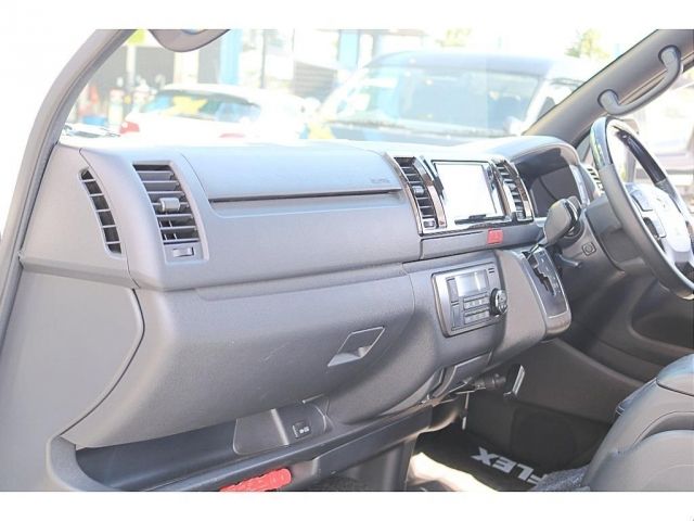 TOYOTA HIACE VAN 2WD 2022 Image 31