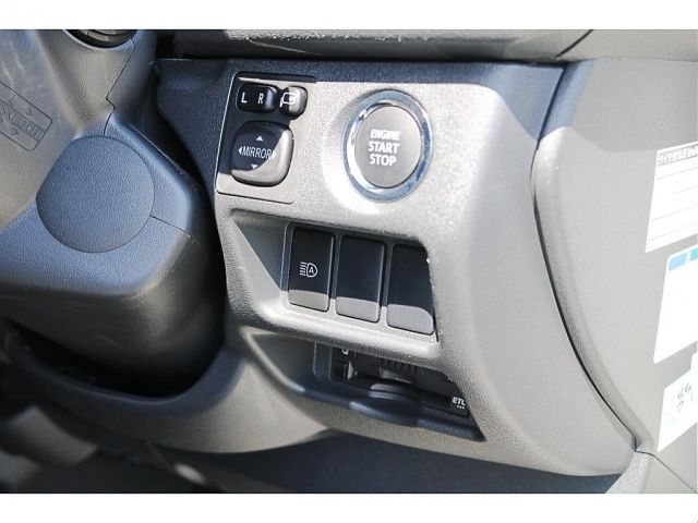 TOYOTA HIACE VAN 2WD 2022 Image 31