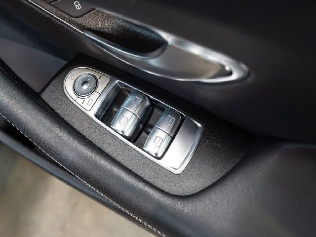 MERCEDES BENZ E CLAS 2018 Image 31