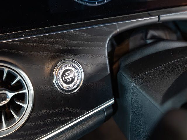 MERCEDES BENZ E CLAS 2018 Image 31