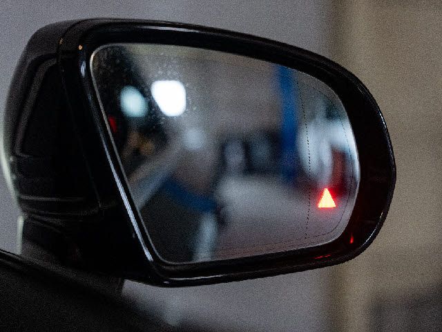 MERCEDES BENZ E CLAS 2018 Image 31