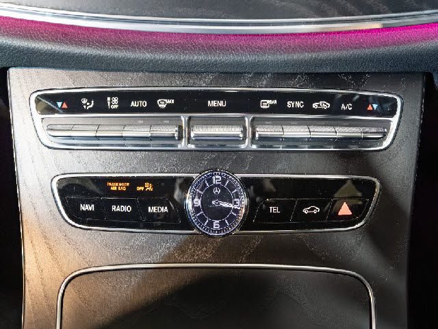 MERCEDES BENZ E CLAS 2018 Image 31