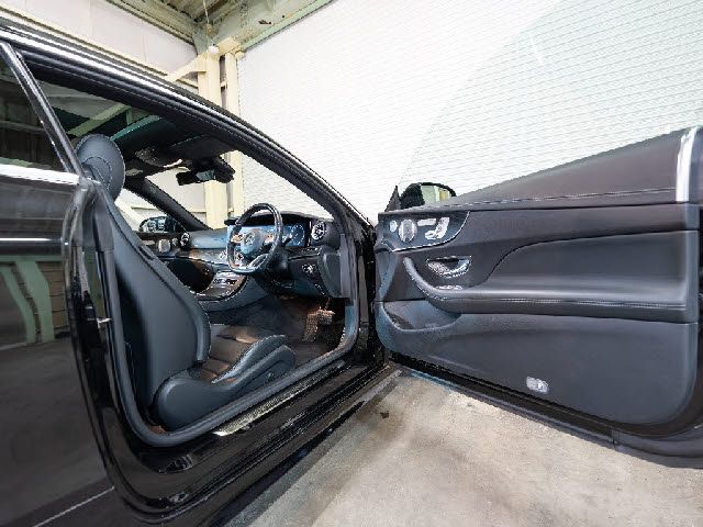 MERCEDES BENZ E CLAS 2018 Image 31