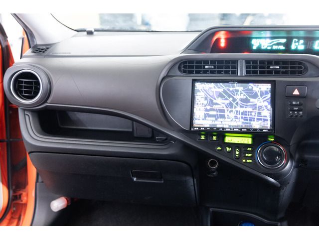 TOYOTA AQUA 2012 Image 31