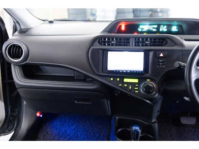 TOYOTA AQUA 2013 Image 31