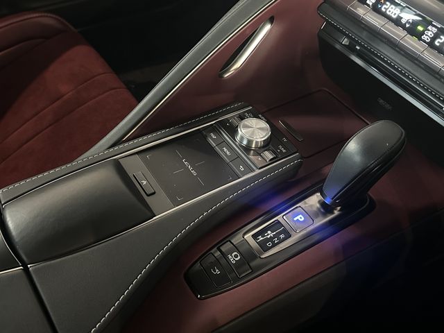 TOYOTA LEXUS LC500 2019 Image 31