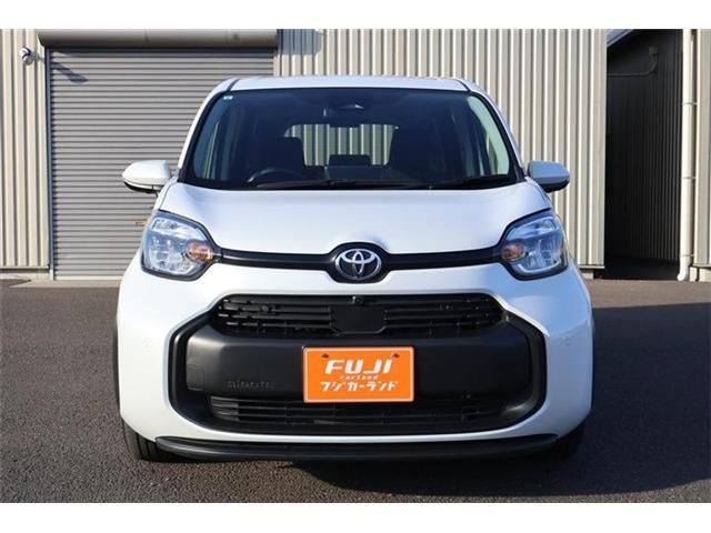 TOYOTA SIENTA HYBRID 2024 Image 31