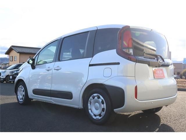 TOYOTA SIENTA HYBRID 2024 Image 31