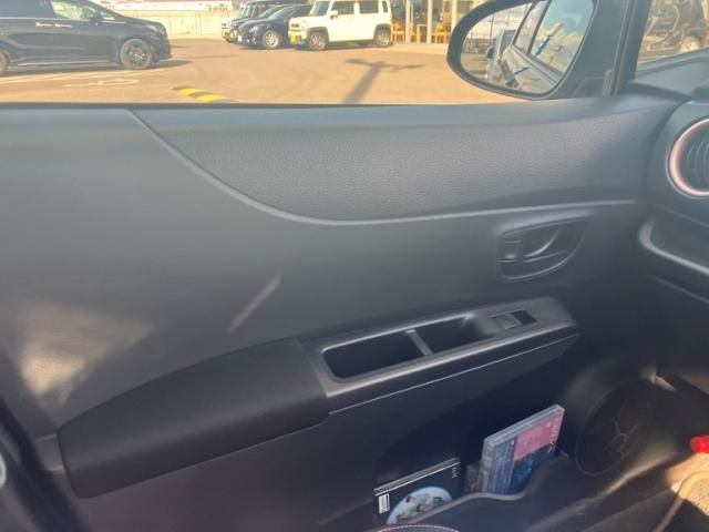 TOYOTA VITZ 2013 Image 31