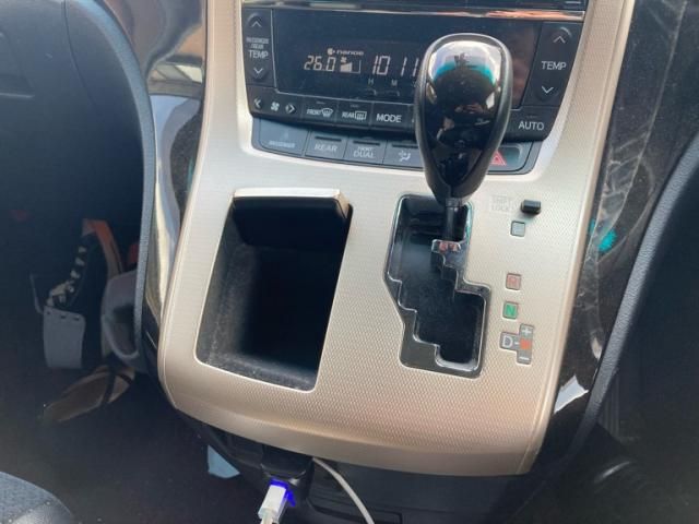 TOYOTA VELLFIRE 2013 Image 31