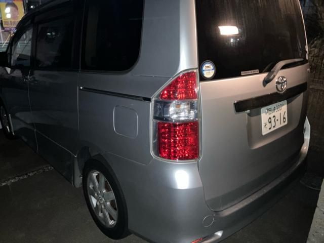 TOYOTA NOAH 2010 Image 31