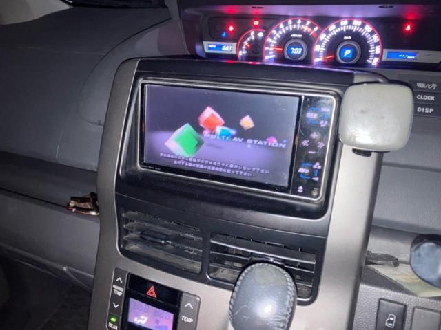 TOYOTA NOAH 2010 Image 31