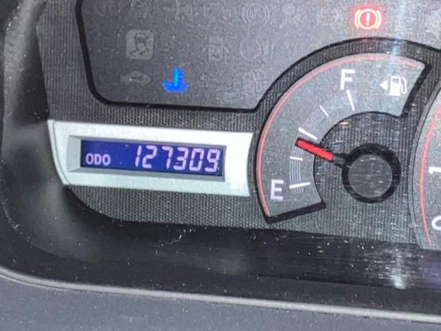 TOYOTA NOAH 2010 Image 31