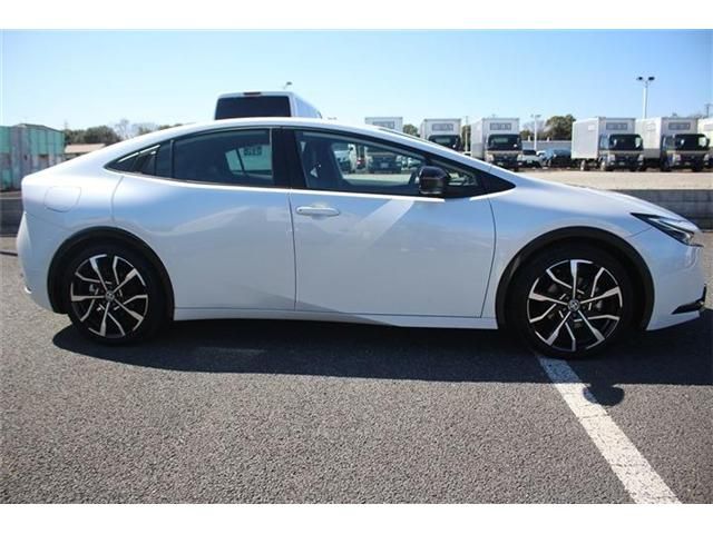 TOYOTA PRIUS PHV 2023 Image 31