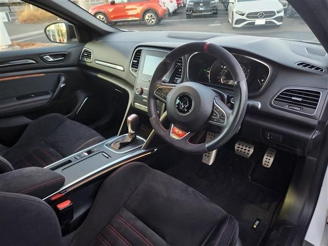 RENAULT MEGANE HATCH 2020 Image 31