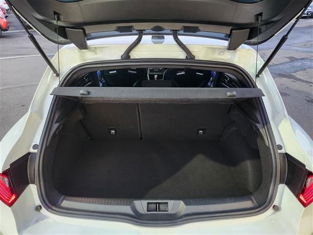 RENAULT MEGANE HATCH 2020 Image 31