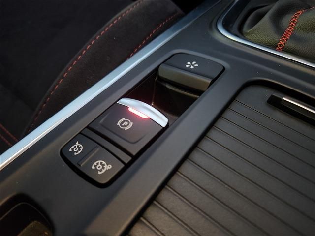 RENAULT MEGANE HATCH 2020 Image 31