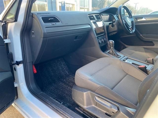 VOLKSWAGEN GOLF VARI 2019 Image 31