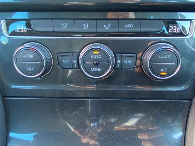 VOLKSWAGEN GOLF VARI 2019 Image 31