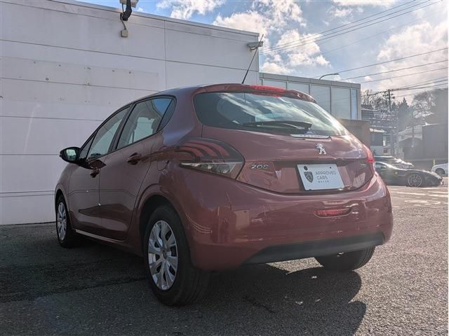 PEUGEOT 208 2016 Image 31