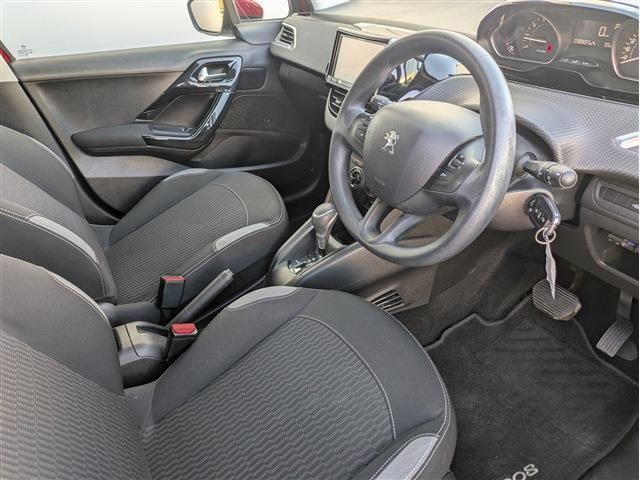 PEUGEOT 208 2016 Image 31