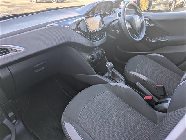 PEUGEOT 208 2016 Image 31
